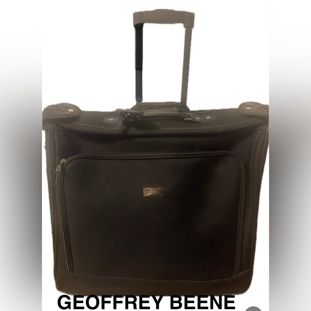 Geoffrey Beene Rolling Luggage Black